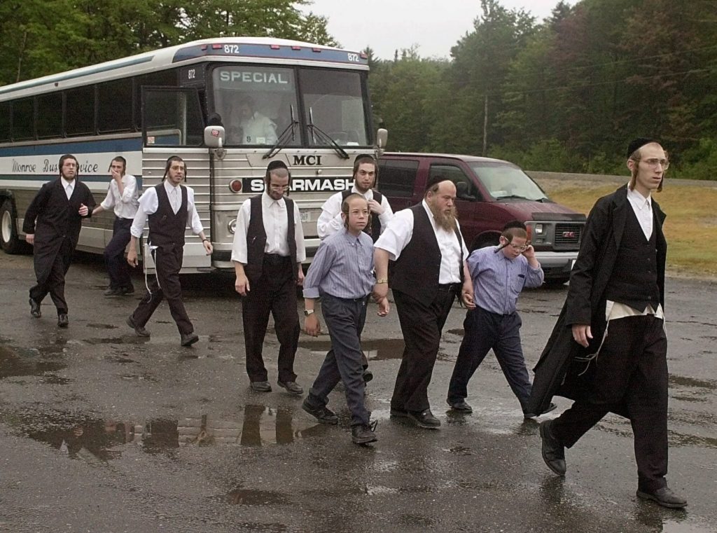 In 2001, searchers arrived in New Hampshire to look for Rabbi Abraham Hauer. (Jim Cole/AP)